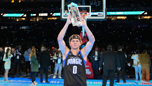 McClung y Lillard repiten como campeones del concurso de clavadas y triples